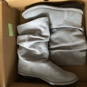 New in Box! Chalet Shearling Boot!